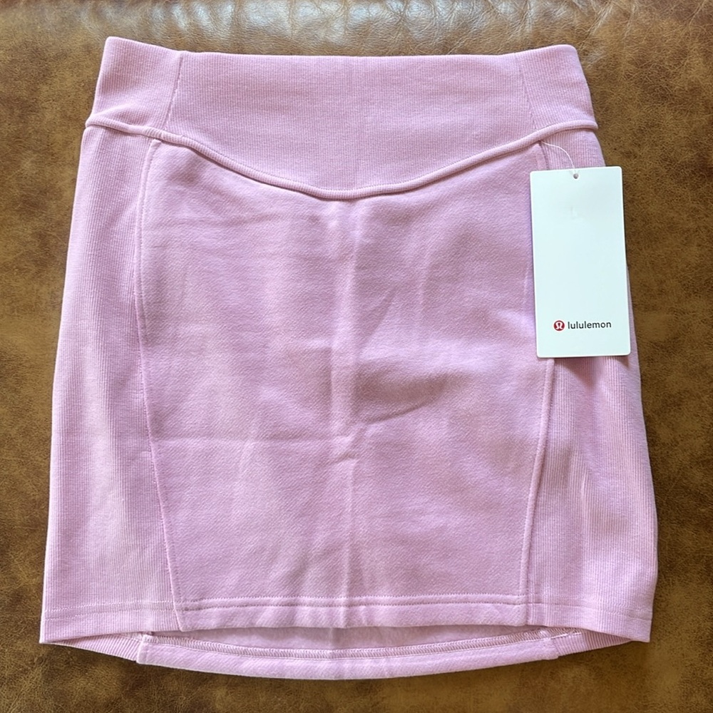 NWT Lululemon Scuba High Rise Mini Skirt Sz Small Vitapink Pastel Cotton Fleece - Picture 2 of 5